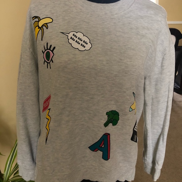 Super fun patched sweatshirt - Picture 2 of 3